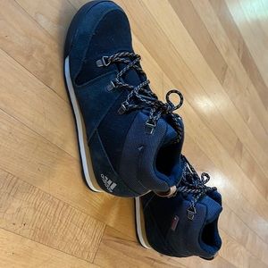 Boy’s Adidas TERREX CLIMAWARM SNOWPITCH WINTER SHOES size 5.5
